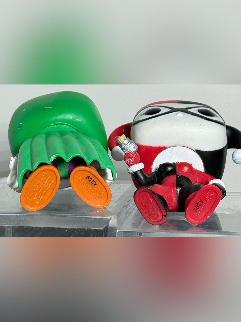 DC Funko Pop Lot: The Joker-Batman #65 (Loot Crate) & Harley Quinn #34 - Picture 2 of 7